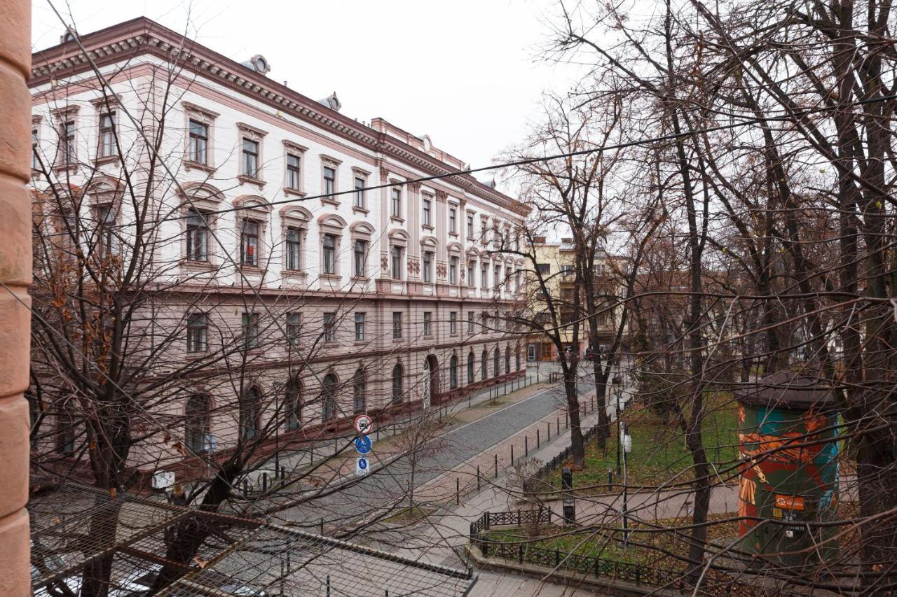 Passage Apartment Ivano Frankivsk Bagian luar foto